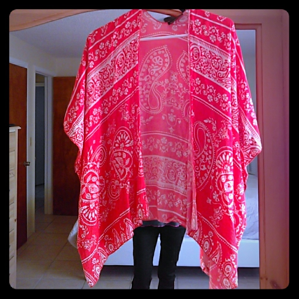 3/$20🌠 Mesmerized Paisley Salmon colored shrug